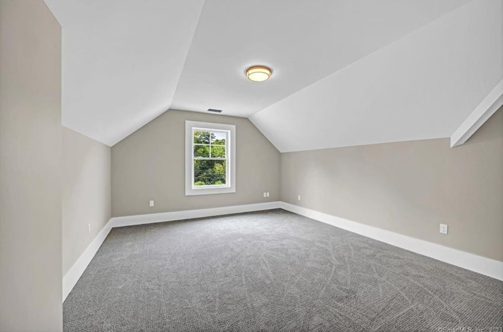 43 Shadow Ln, Cromwell CT  06416-1422 exterior