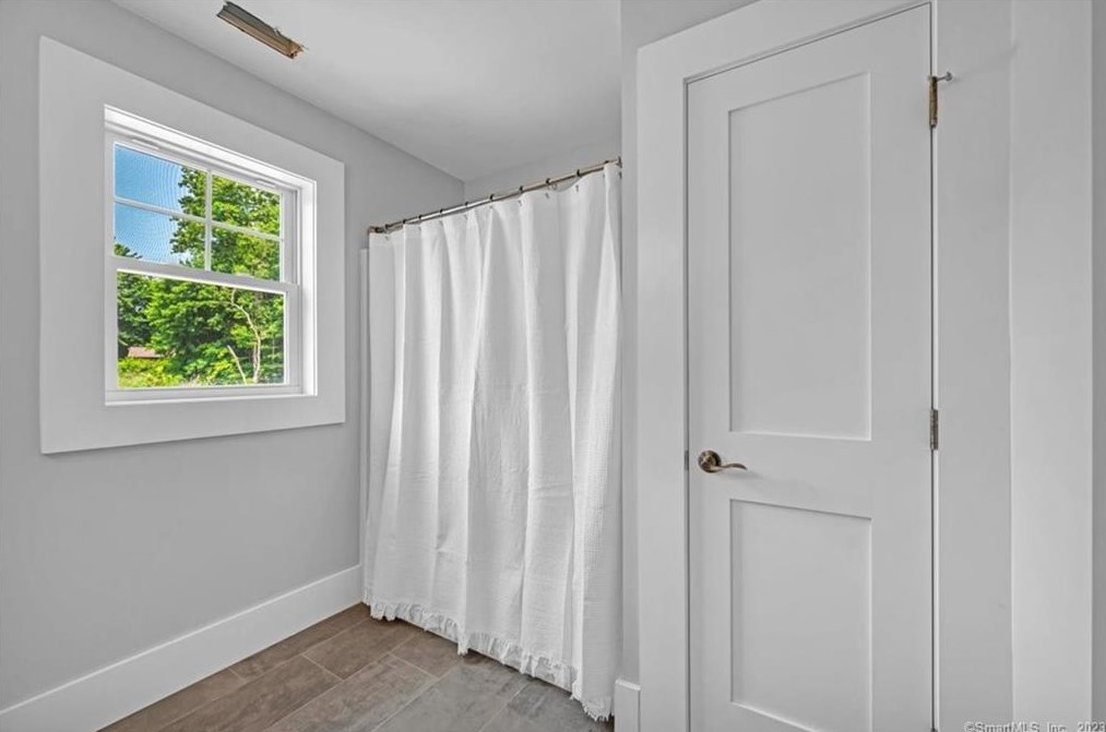 43 Shadow Ln, Cromwell CT  06416-1422 exterior