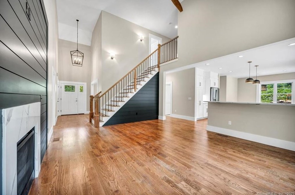 43 Shadow Ln, Cromwell CT  06416-1422 exterior