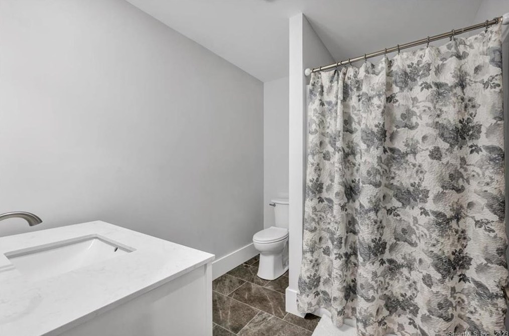 43 Shadow Ln, Cromwell CT  06416-1422 exterior