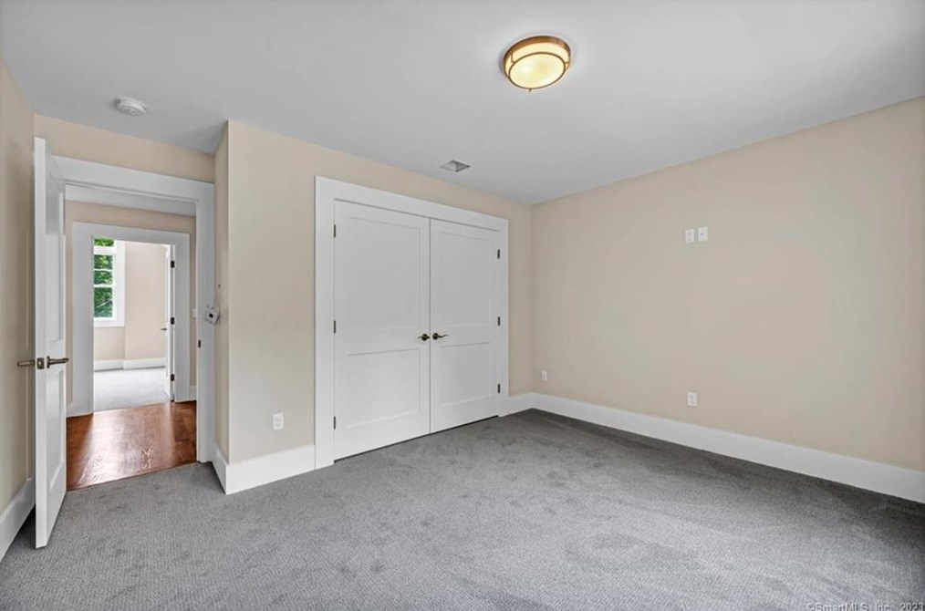 43 Shadow Ln, Cromwell CT  06416-1422 exterior
