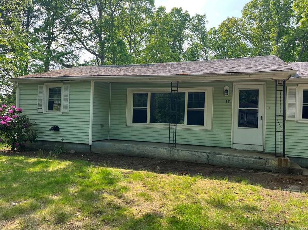 15 Ralph St, Moosup, CT 06354