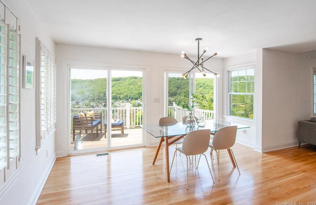 52 Ridge Rd, Danbury CT  06810-6337 exterior