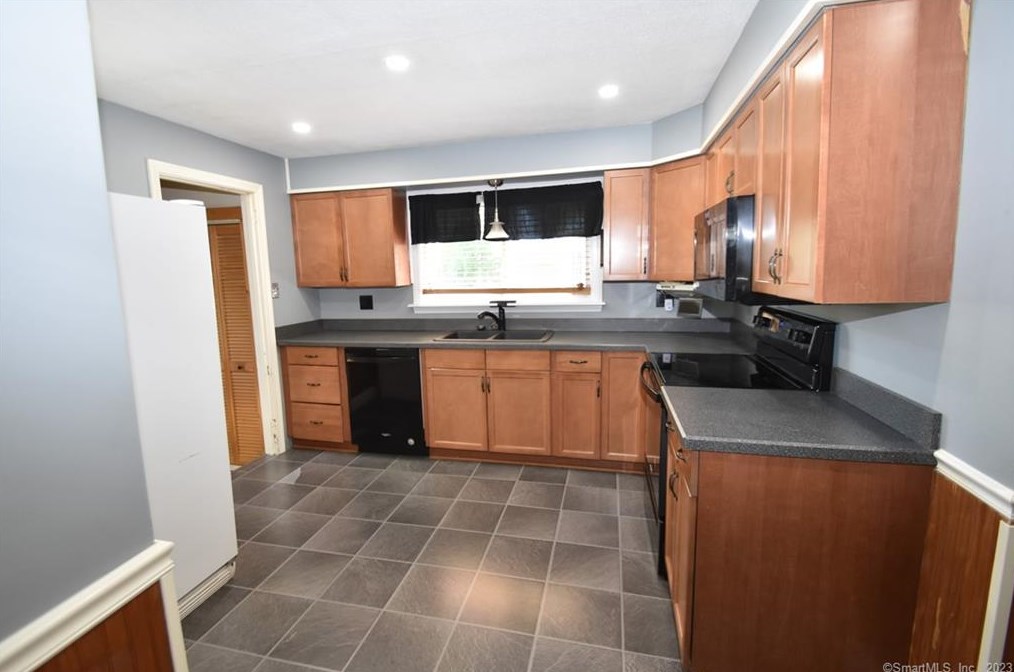 197 E Robbins Ave, Hartford, CT 06111