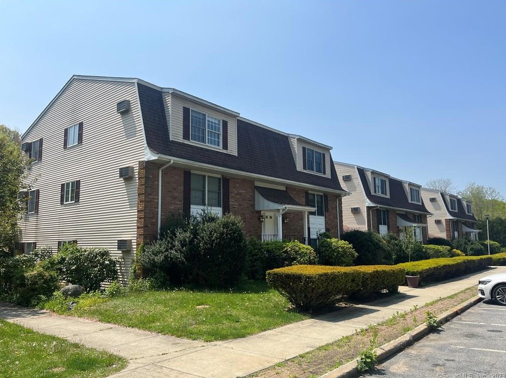 302 Boston Post Rd, Waterford, CT 06385