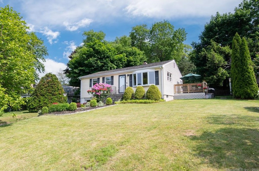 3 Harvard Rd, Brookfield Center, CT 06804