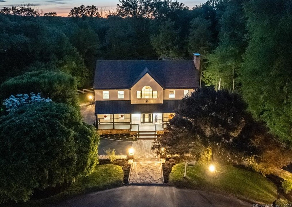 39 N Hillside Ln, Upper Stepney, CT 06468