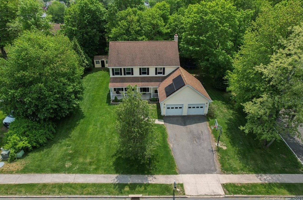 31 Fawn Meadow Dr, Union City, CT 06770