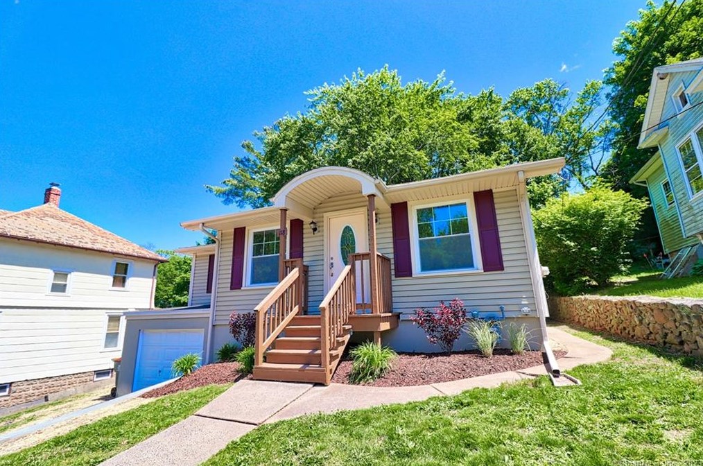 118 Columbus Ave, Meriden, CT 06451