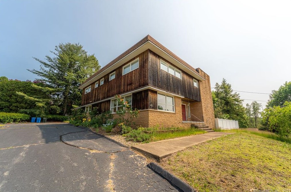 45 Royal Oaks Dr, Norwich, CT 06360