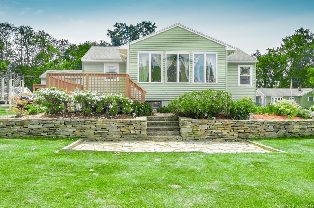 15 Cross St, Portland, CT 06480