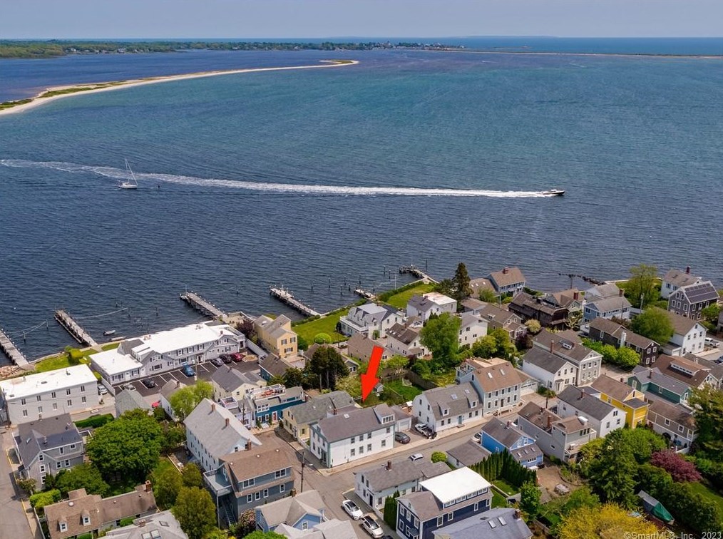 11 Trumbull St, Stonington, CT 06378