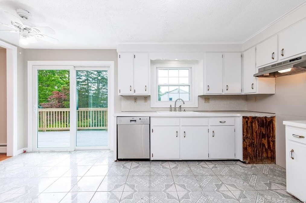3 Charlton Ave, Killingly, CT 06241
