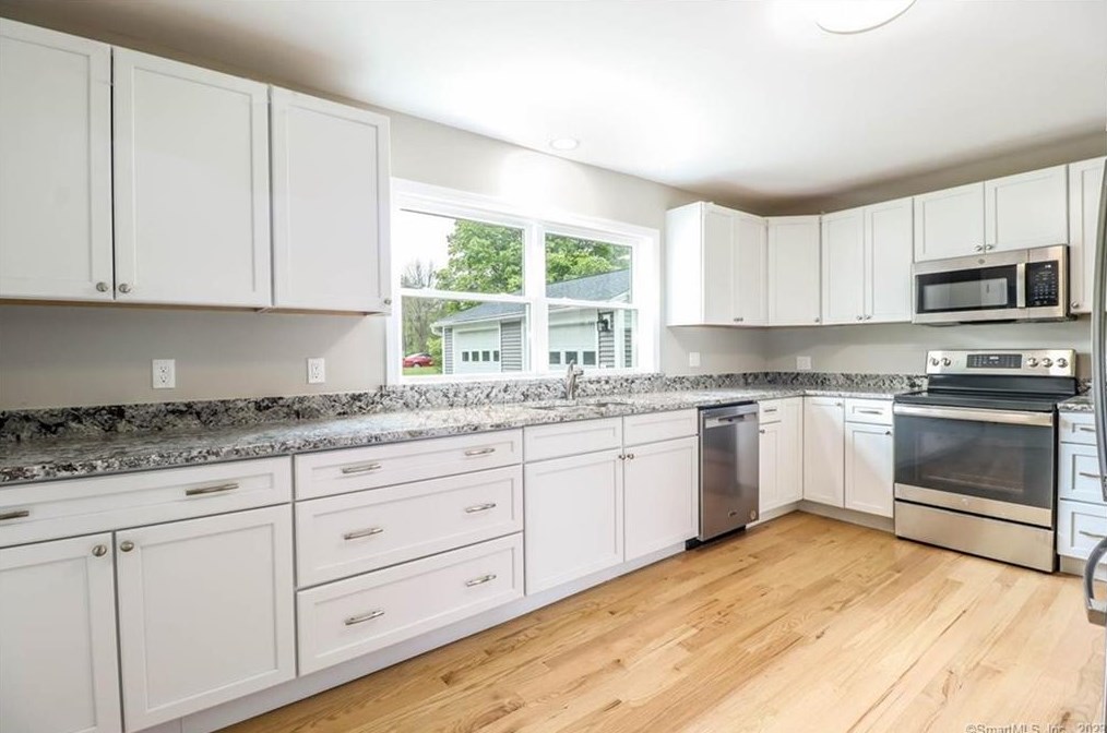 20 Park Lane Rd, Northville, CT 06776