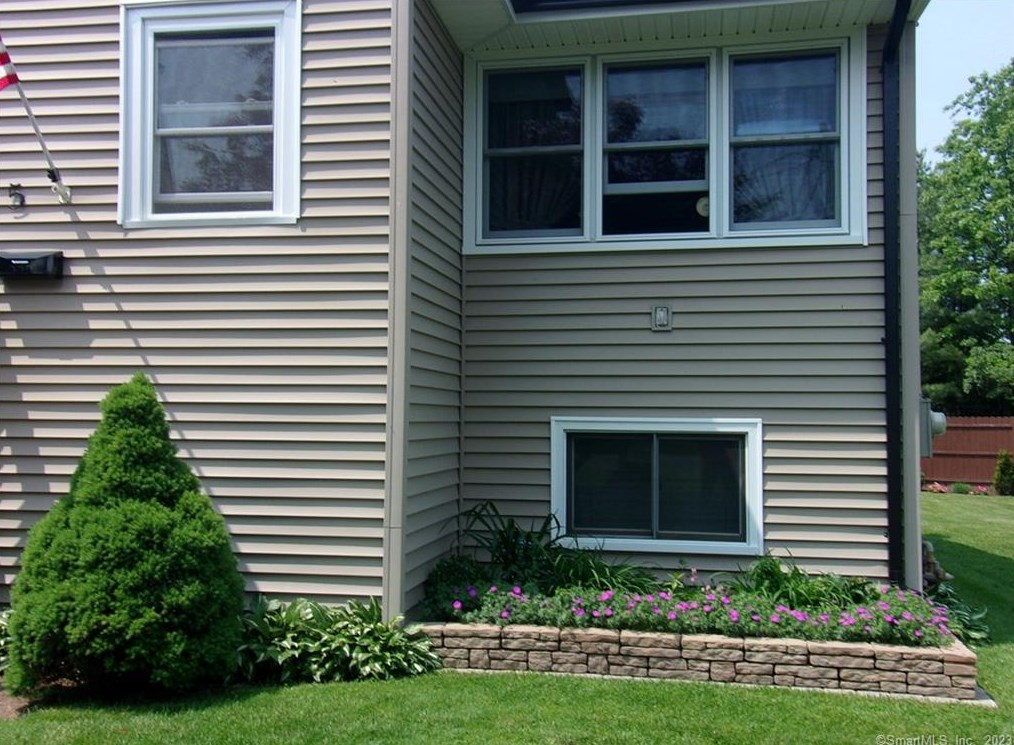 5 Hart Pl, Plainville, CT 06062