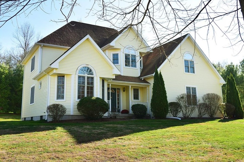 11 Old Farms Rd, Suffield, CT 06093
