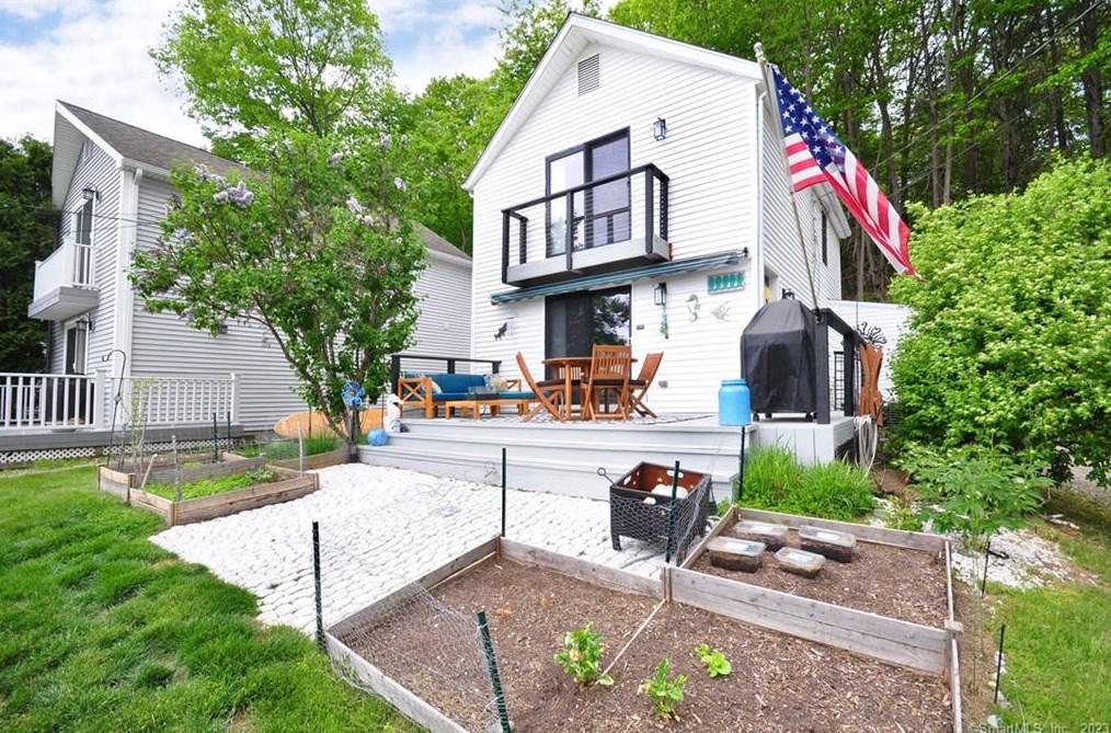 109 W Wakefield Blvd #1, Winsted, CT 06098