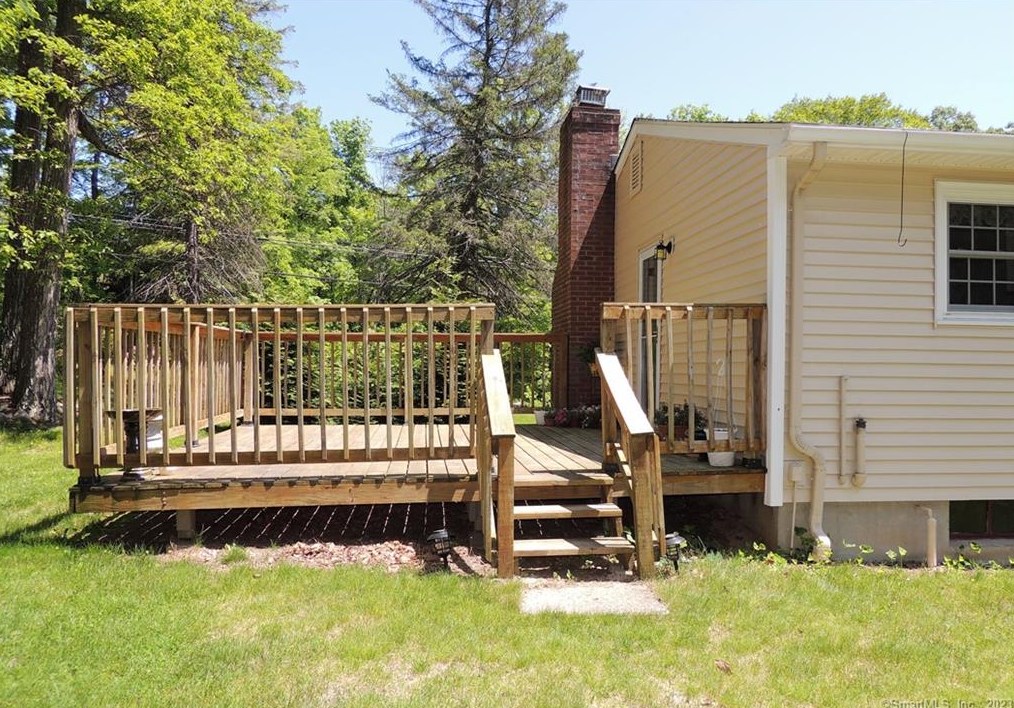 512 Merrow Rd, Tolland CT  06084-3955 exterior