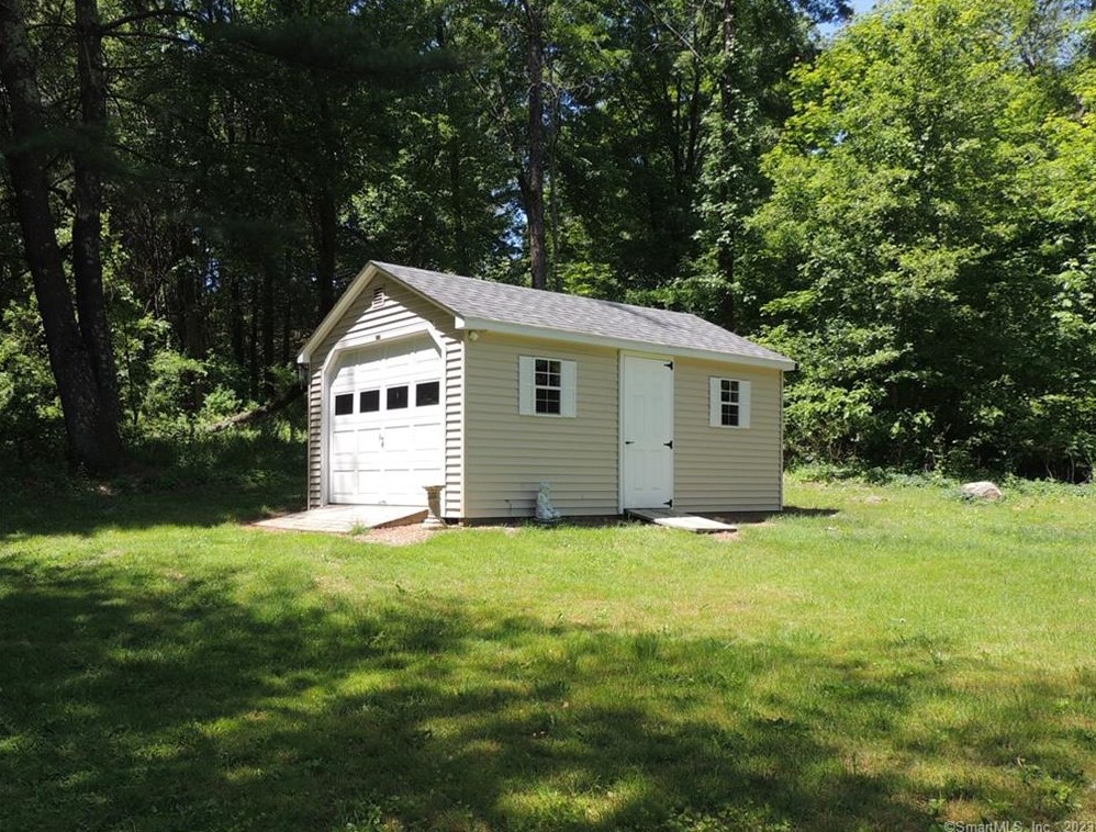 512 Merrow Rd, Tolland CT  06084-3955 exterior