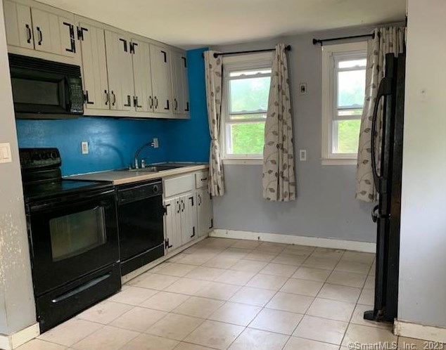 15 Lynn Cir, Union City, CT 06770