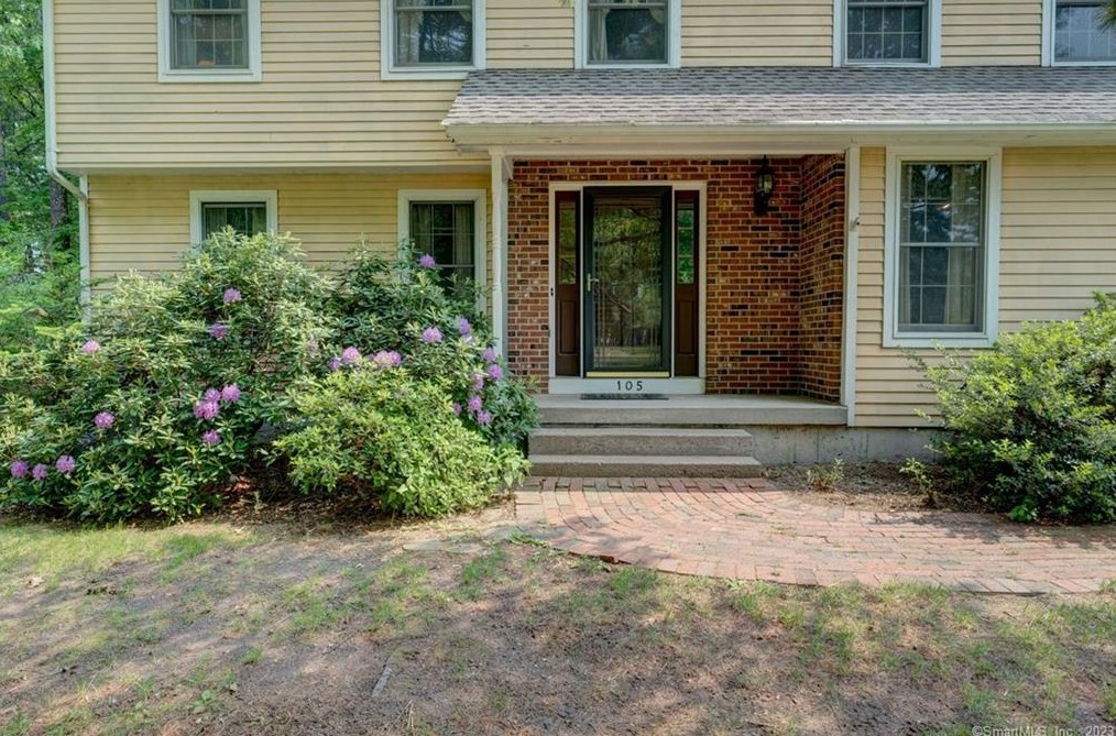 105 Fieldstone Dr, Windsor, CT 06095