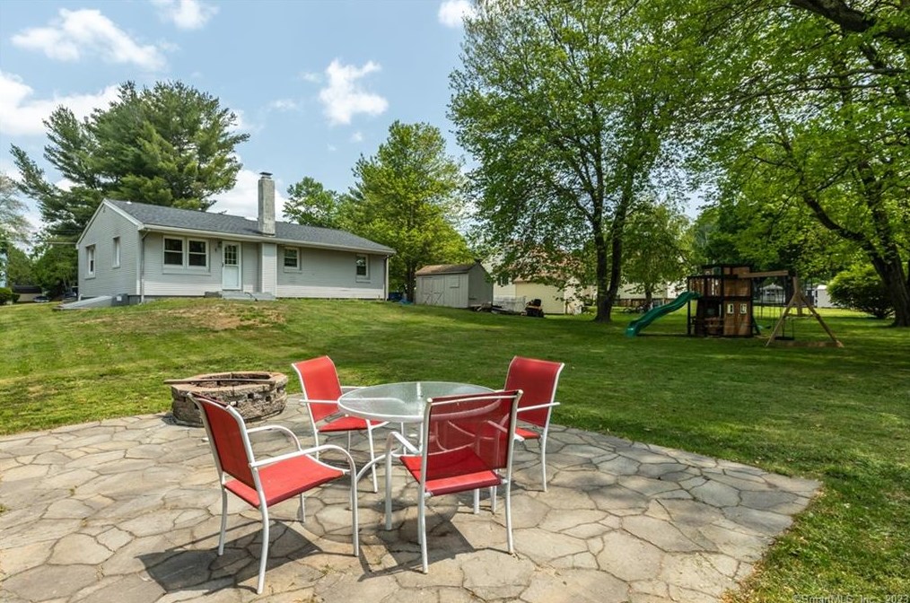 18 Wellwood Cir, Vernon, CT 06066