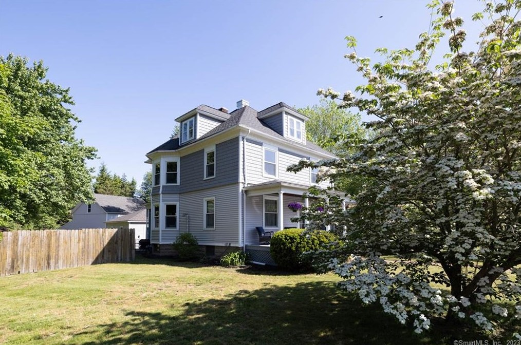 498 Ellington Rd, Wapping, CT 06074