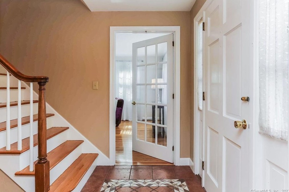 23 Juniper Rd, Bloomfield, CT 06002