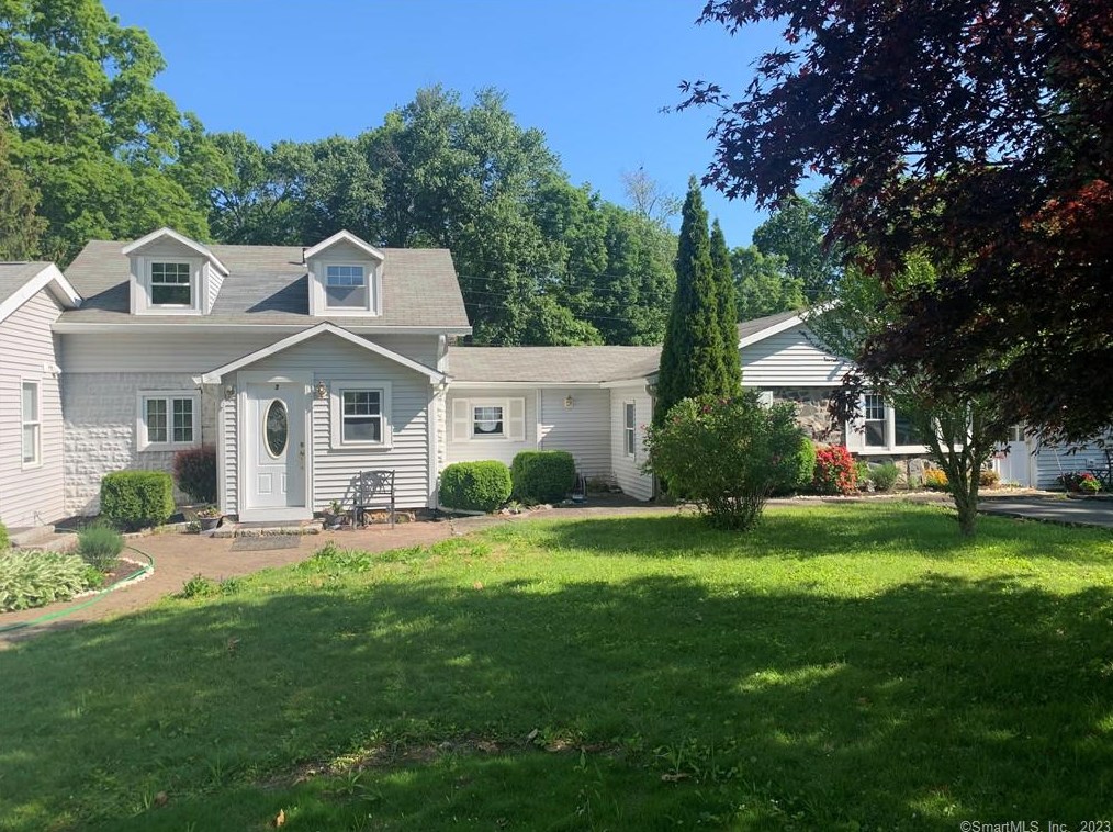 3 Knollcrest Rd, Danbury, CT 06812