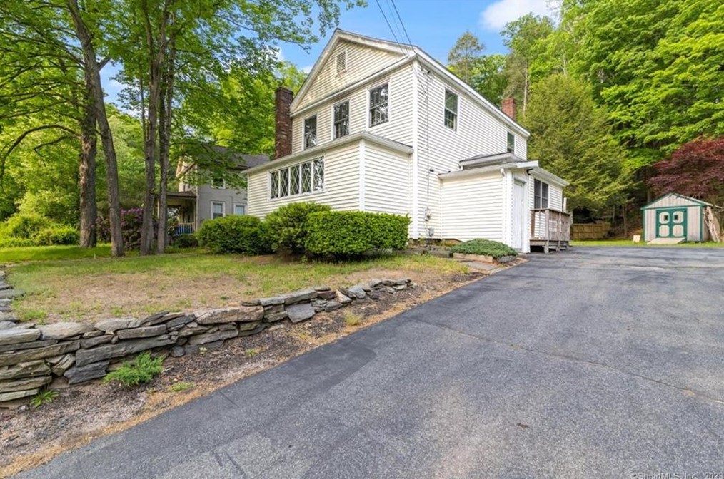 24 Power House Rd, Moodus, CT 06469