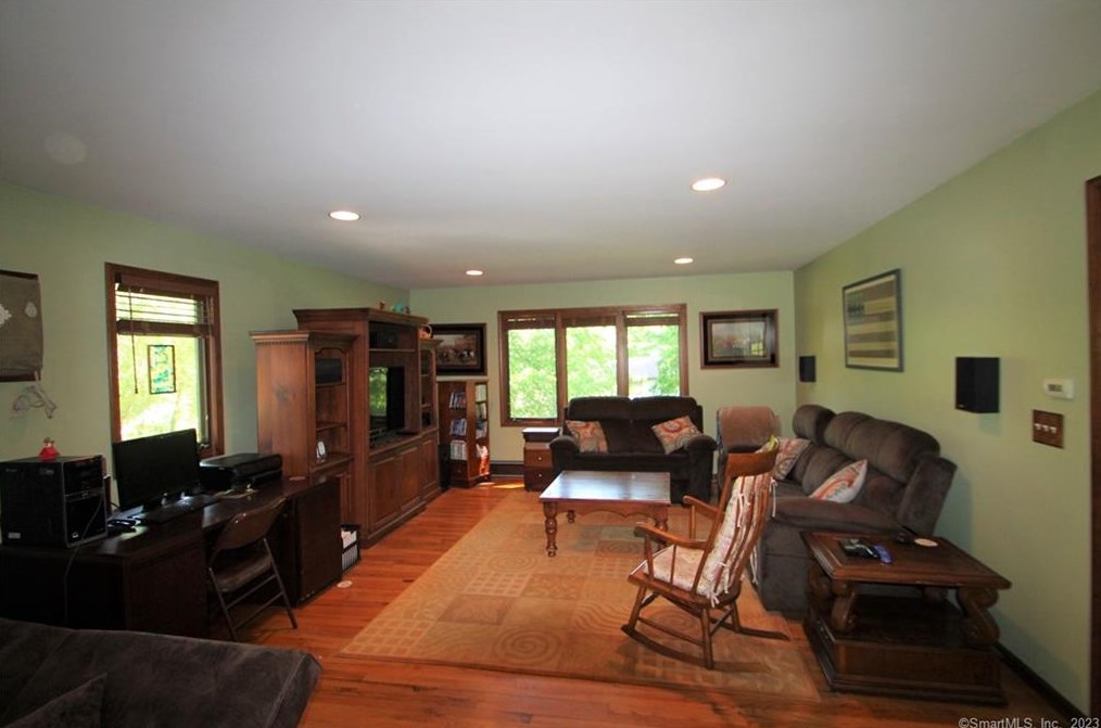117 Settlers Farm Rd, Upper Stepney, CT 06468