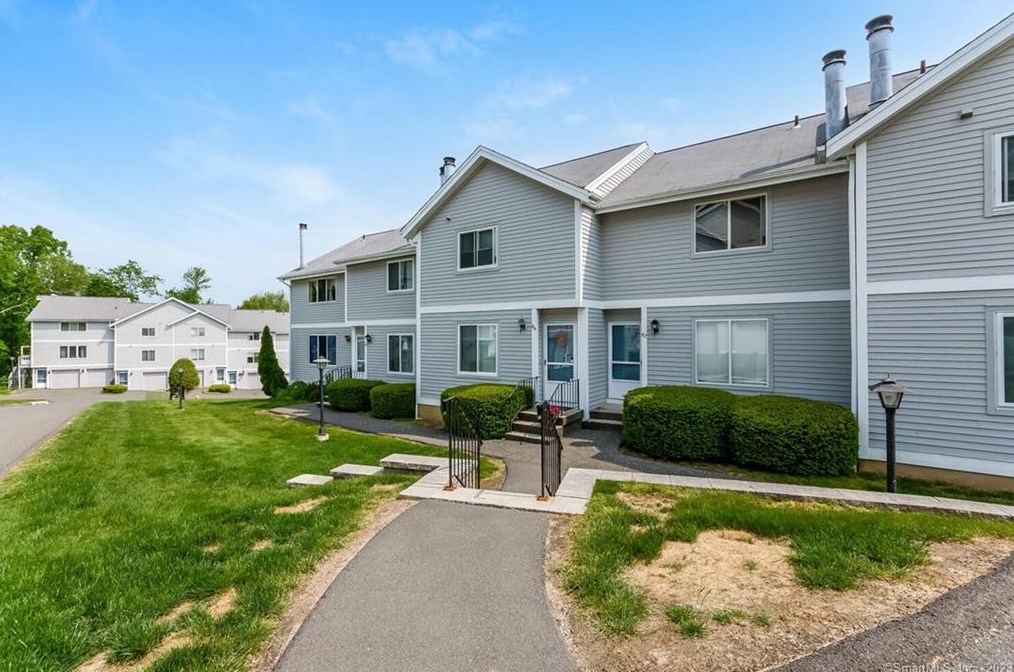 151 Shelter Rock Rd #86, Danbury, CT 06810