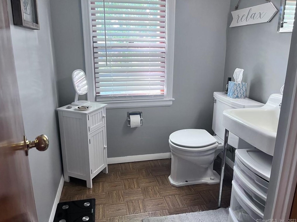 73 Woodland St, Hartford CT  06111-2362 exterior