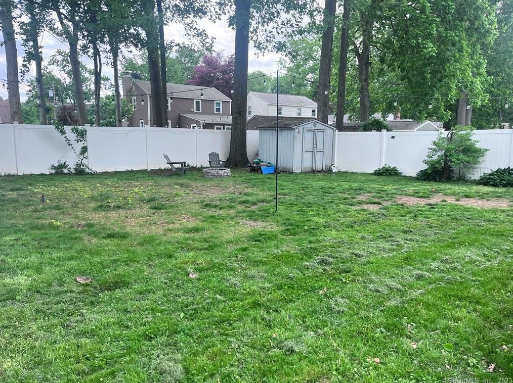 73 Woodland St, Hartford CT  06111-2362 exterior