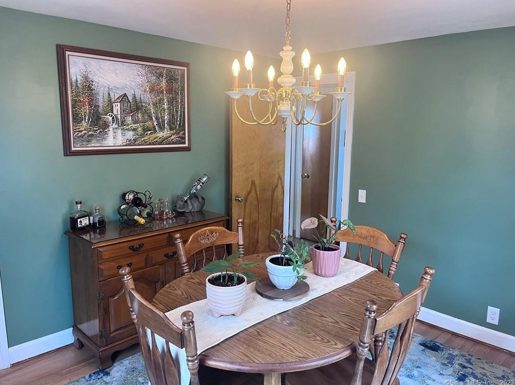 73 Woodland St, Hartford CT  06111-2362 exterior