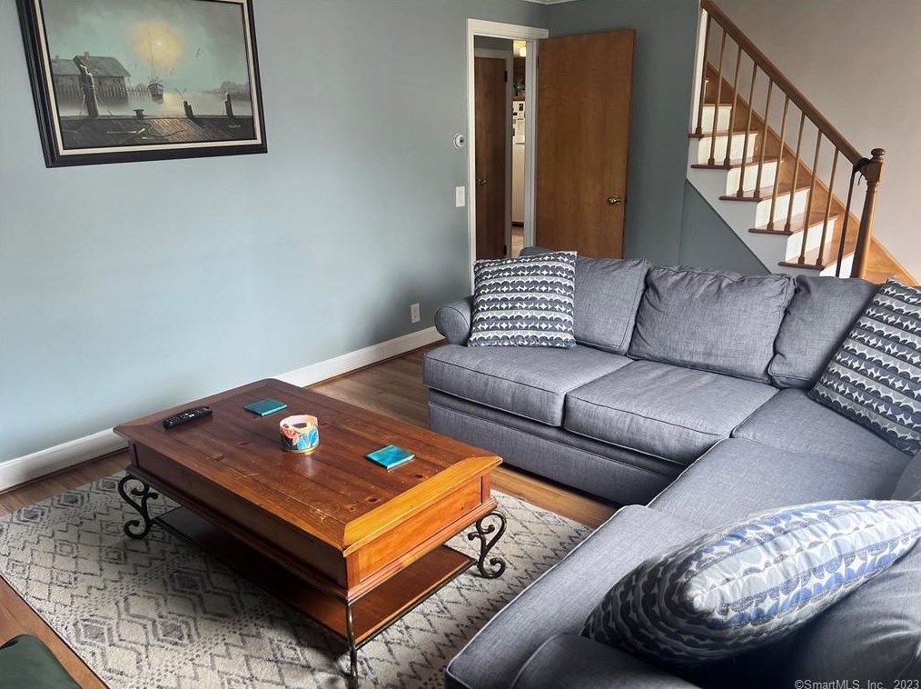 73 Woodland St, Hartford CT  06111-2362 exterior