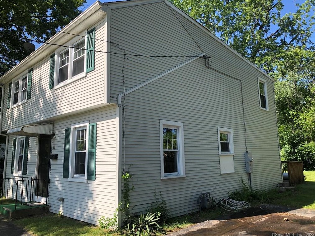 39 Nassau Ln, Hartford, CT 06118