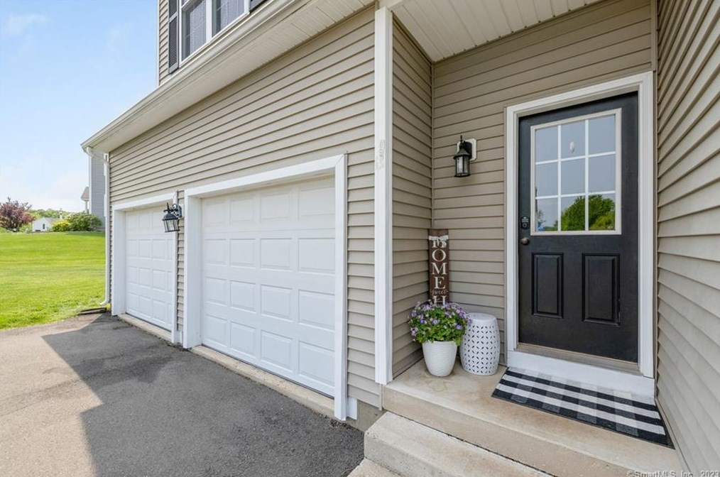 92 Macintosh Way, Southington, CT 06489