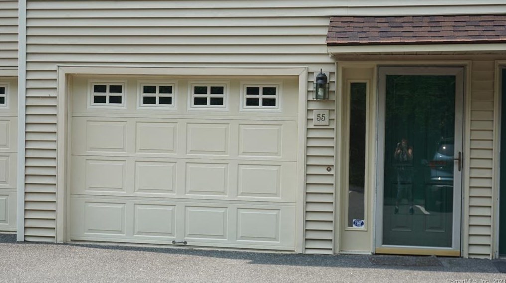 55 Prange Rd #55, Brookfield Center, CT 06804