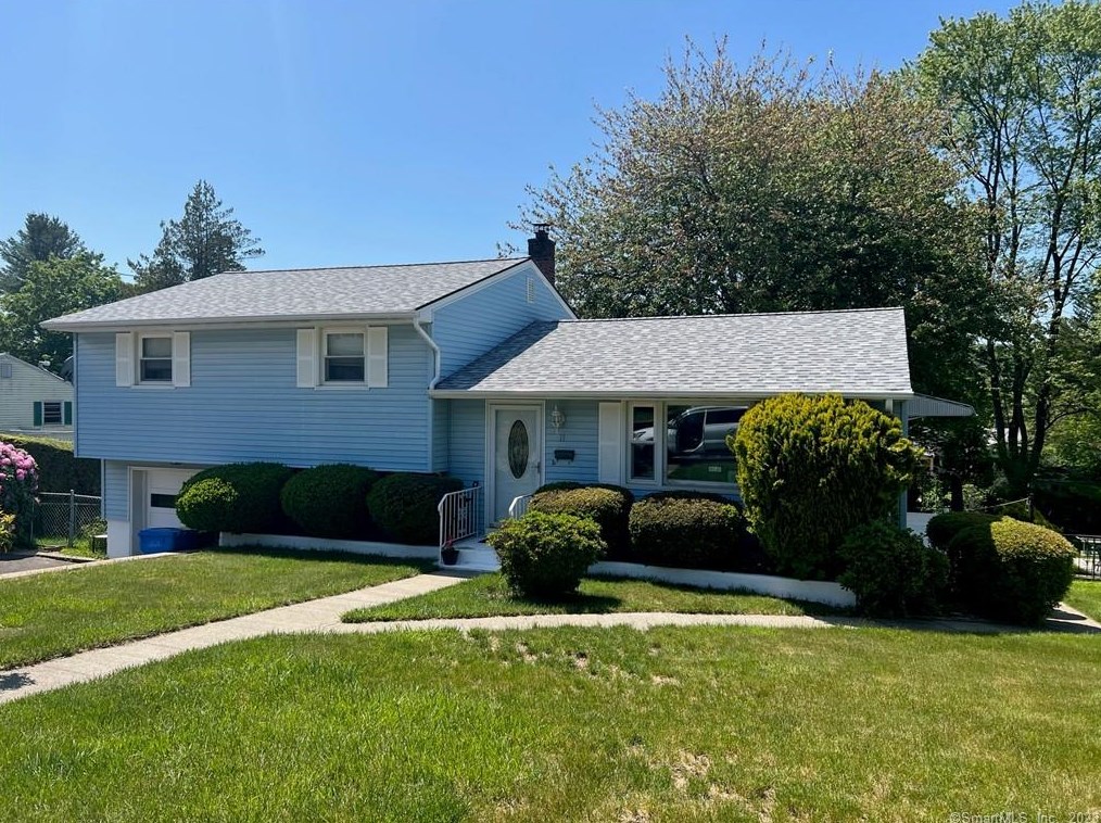 11 Windy Dr, Waterbury, CT 06705