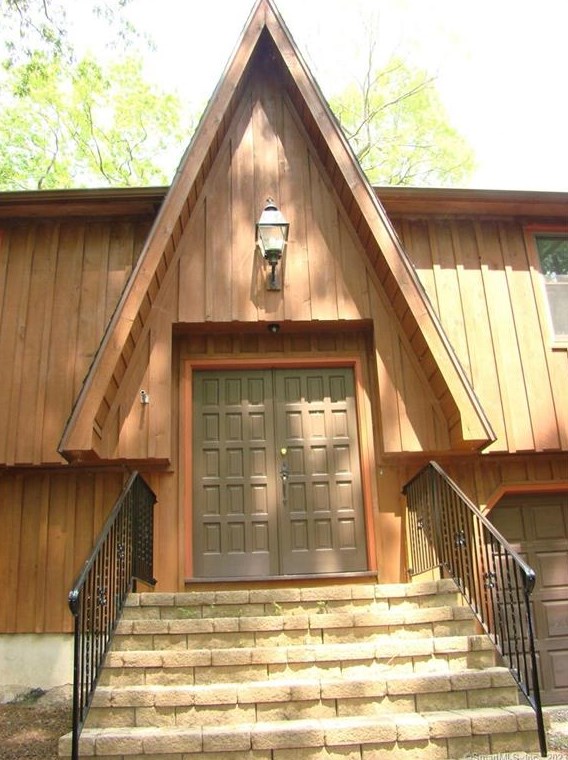 60 E Lake Shore Trl, Glastonbury, CT 06033