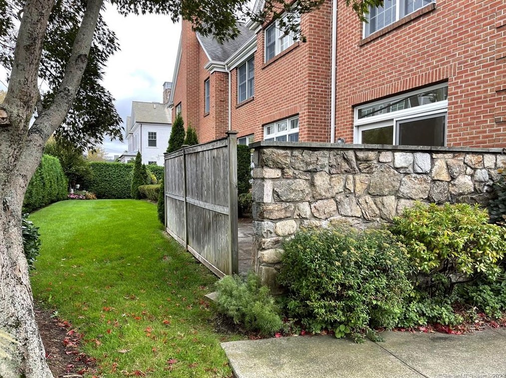 125 Park St, New Canaan, CT 06840