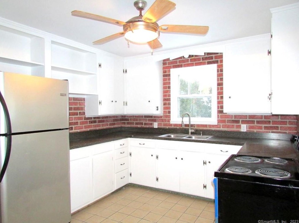 91 Hoerle Blvd, Torrington, CT 06790