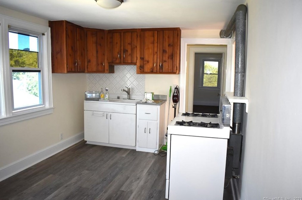 52 Burnsford Ave #b, Bridgeport, CT 06606