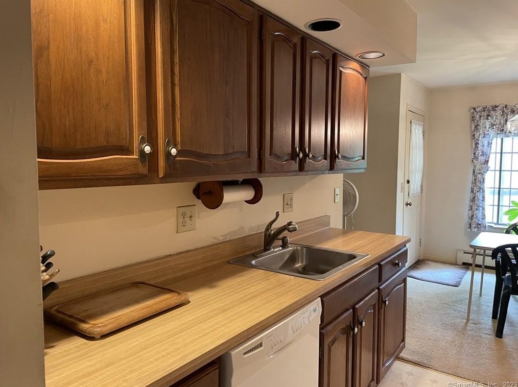 21 Essex Ct #21, Brookfield Center, CT 06804