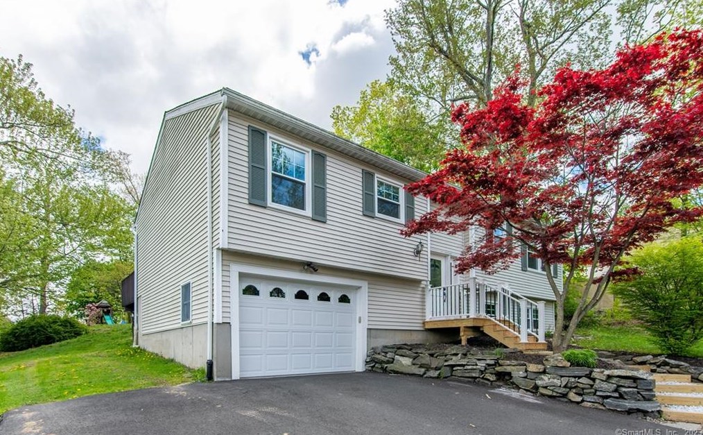 181 Candlewood Lake Rd, Brookfield Center, CT 06804