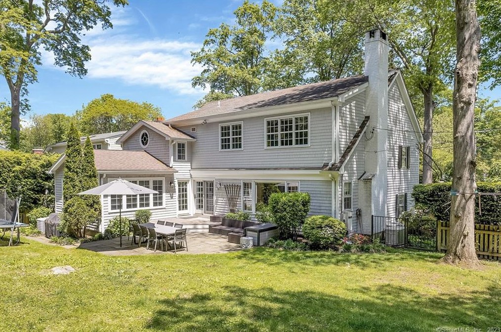 4 Bramble Ln, Riverside, CT 06878