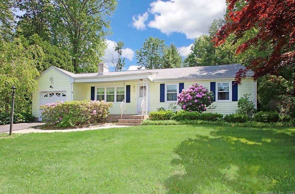 261 Halladay Ave E, Suffield, CT 06078