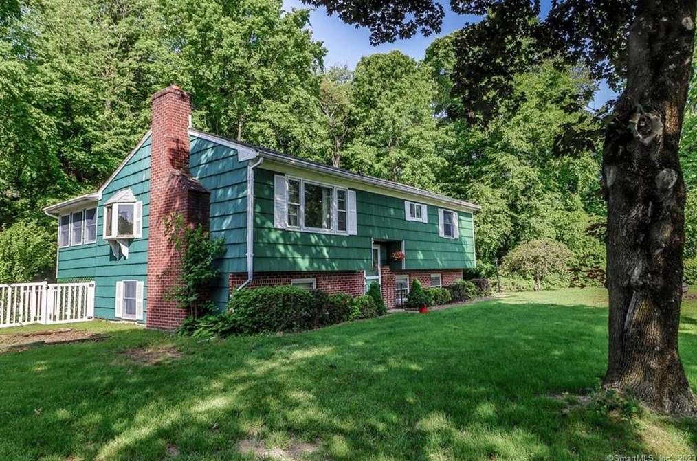 4 Forest Dr, Northville, CT 06776
