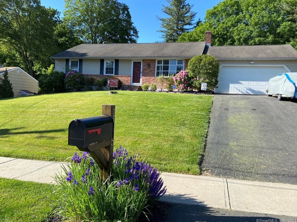 1135 Pamela Ln, Cheshire, CT 06410